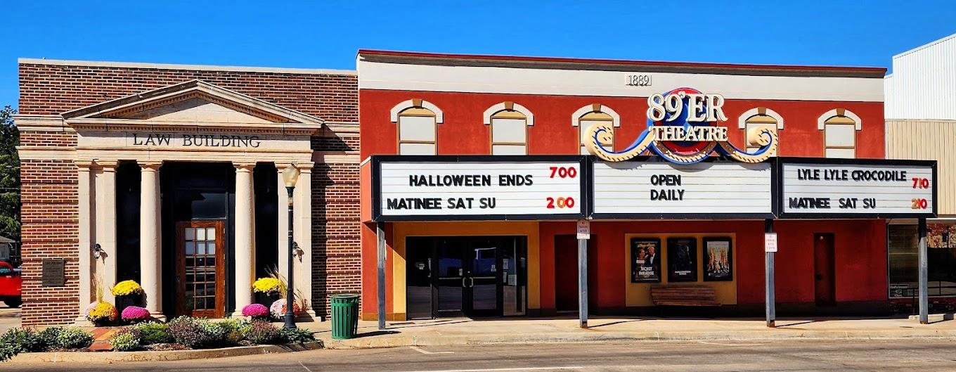 Single photo enhanced with easyHDR 3.16.1: 89'er Theatre- Kingfisher OK (1).heic
