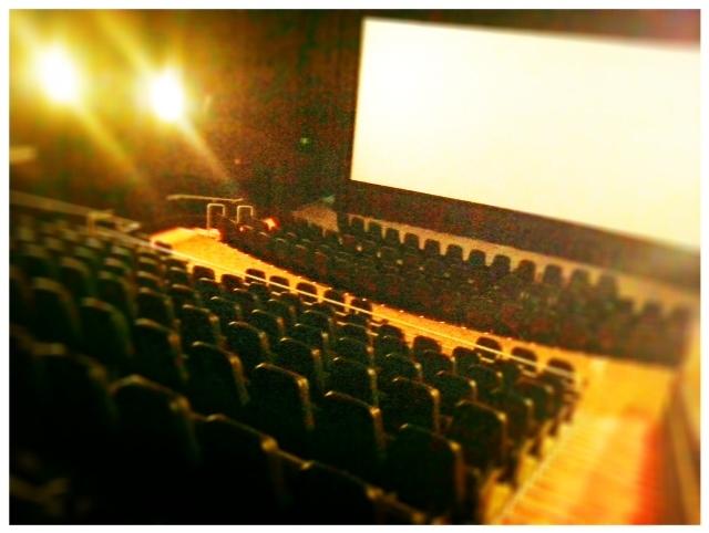 Camera+ recipe?
? scene: Flash
? effect: Depth of Field
? border: Thin White