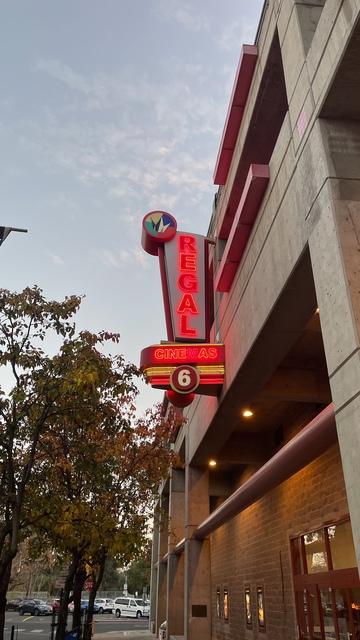 AndyJUSTIN DAVIS　REGAL LION Regal Theatre in Davis Holiday - Showtimes & Tickets