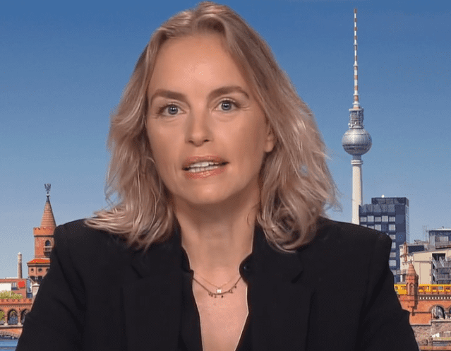 女性情報誌 Vogue Deutsch March 2023 Nina Hoss Vogue Deutsch March 2023 Nina Hoss