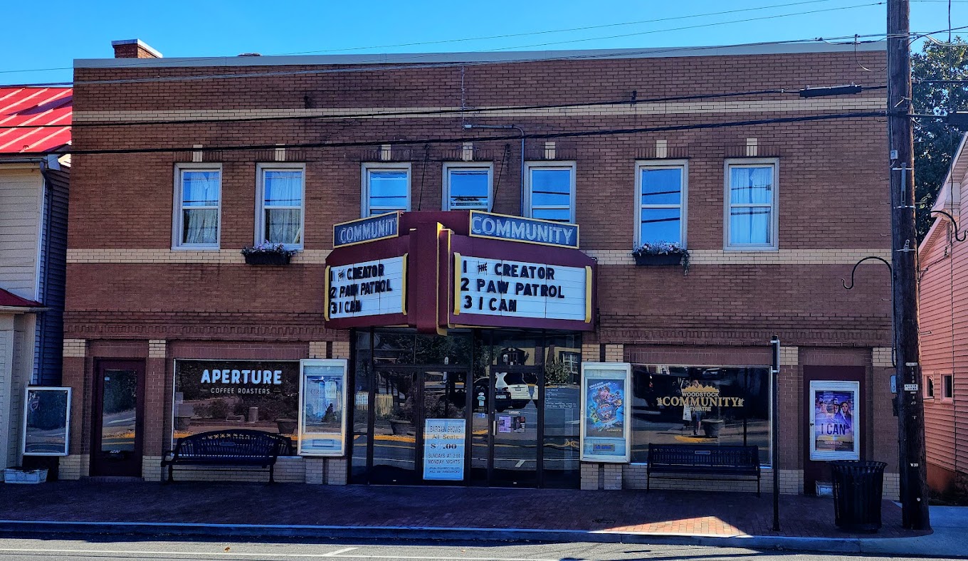 Single photo enhanced with easyHDR 3.16.2: Community Theatre- Woodstock VA (2).heic