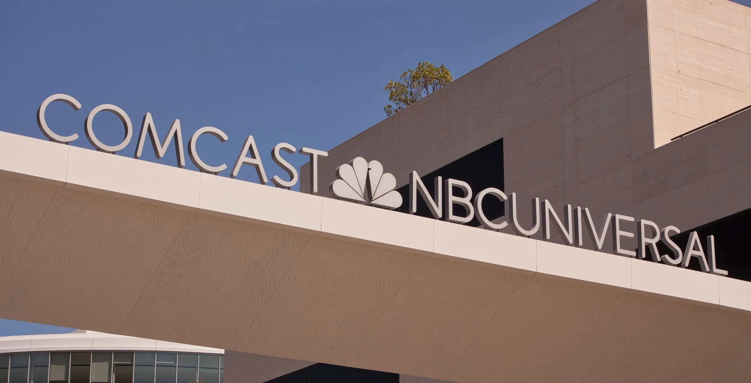 Comcast and NBCUniversal Will Go It Alone. But for How Long?